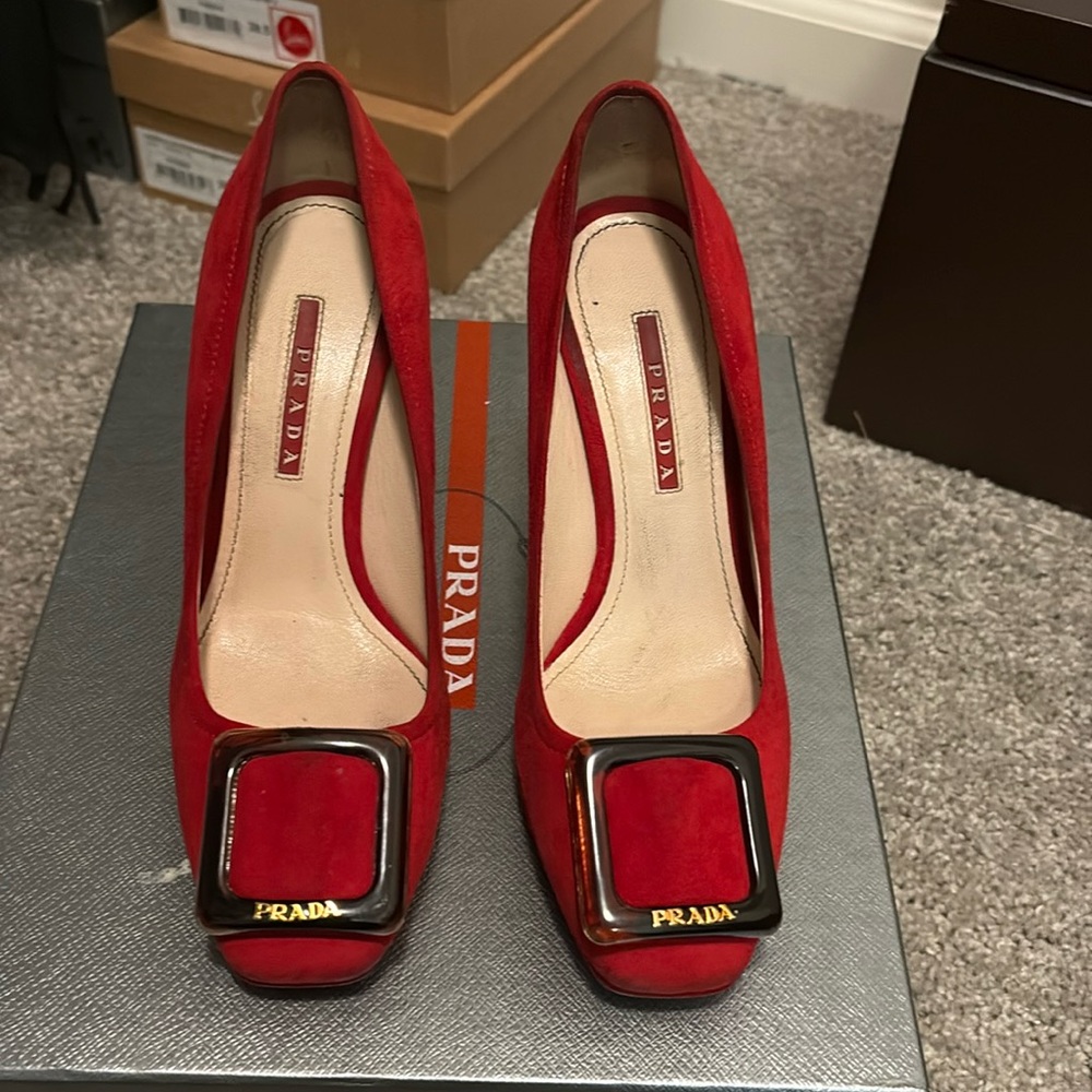 Prada women pump